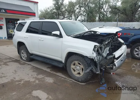 2016 Toyota 4Runner Sr5 z USA, uszkodzony, nr VIN JTEBU5JR6G5293645